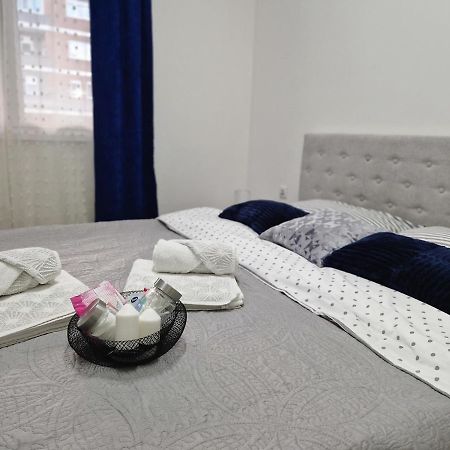Apartman Astra สเรมสกา มิโตรวิตซา ภายนอก รูปภาพ