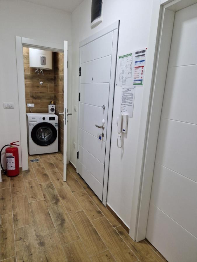 Apartman Astra สเรมสกา มิโตรวิตซา ภายนอก รูปภาพ